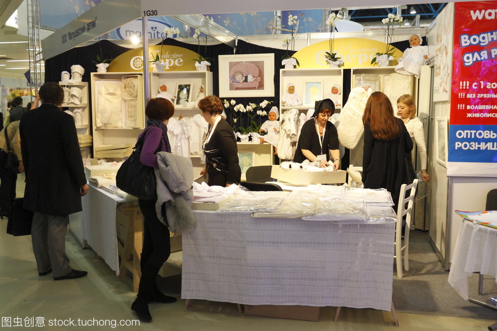 國際展覽中的母親與寶貝婚禮慶典服務